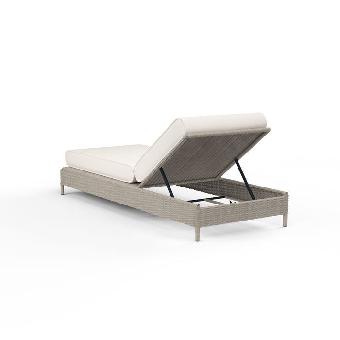 Manhattan - Adjustable Chaise - White